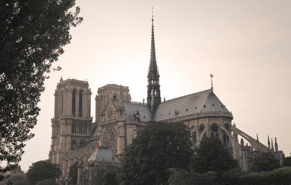 Historická strecha katedrály Notre-Dame v Paríži